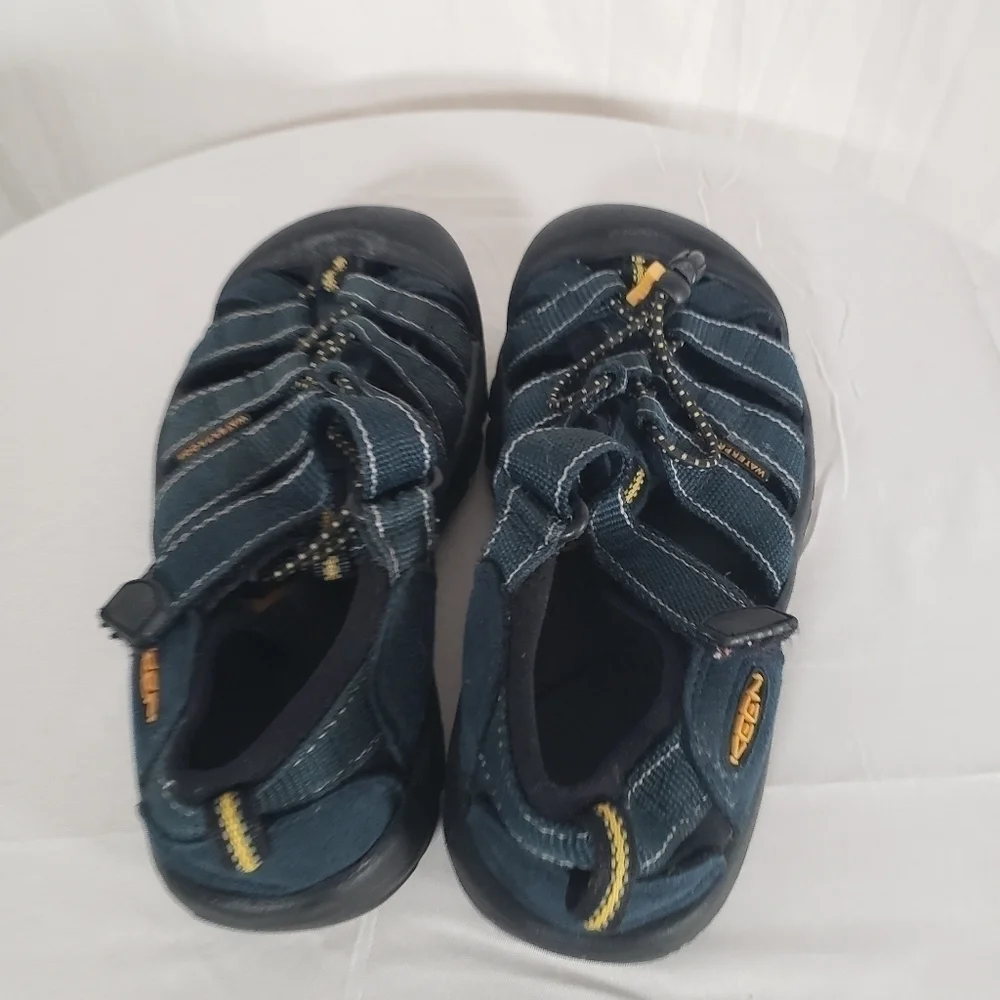 Keens Kids Dark Green Hiking Outdoor Sandals Sz 3